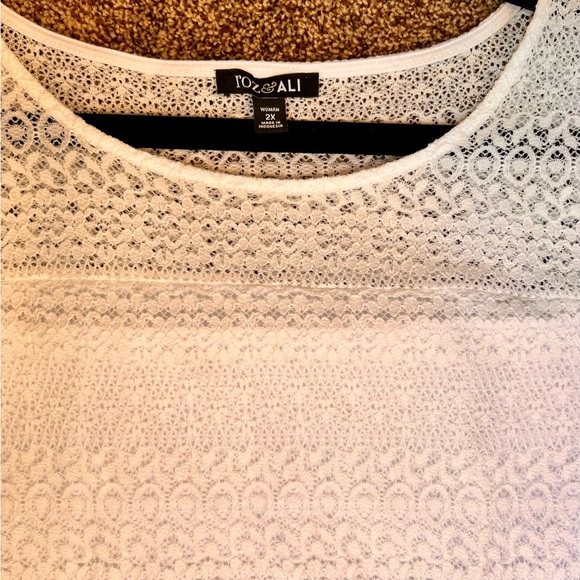 Roz & Ali women’s plus size top - Picture 2 of 3